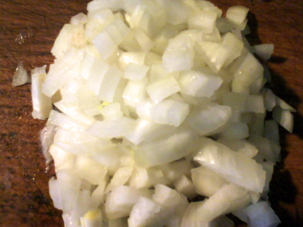 вареники-с-картошкой нарезаем лук