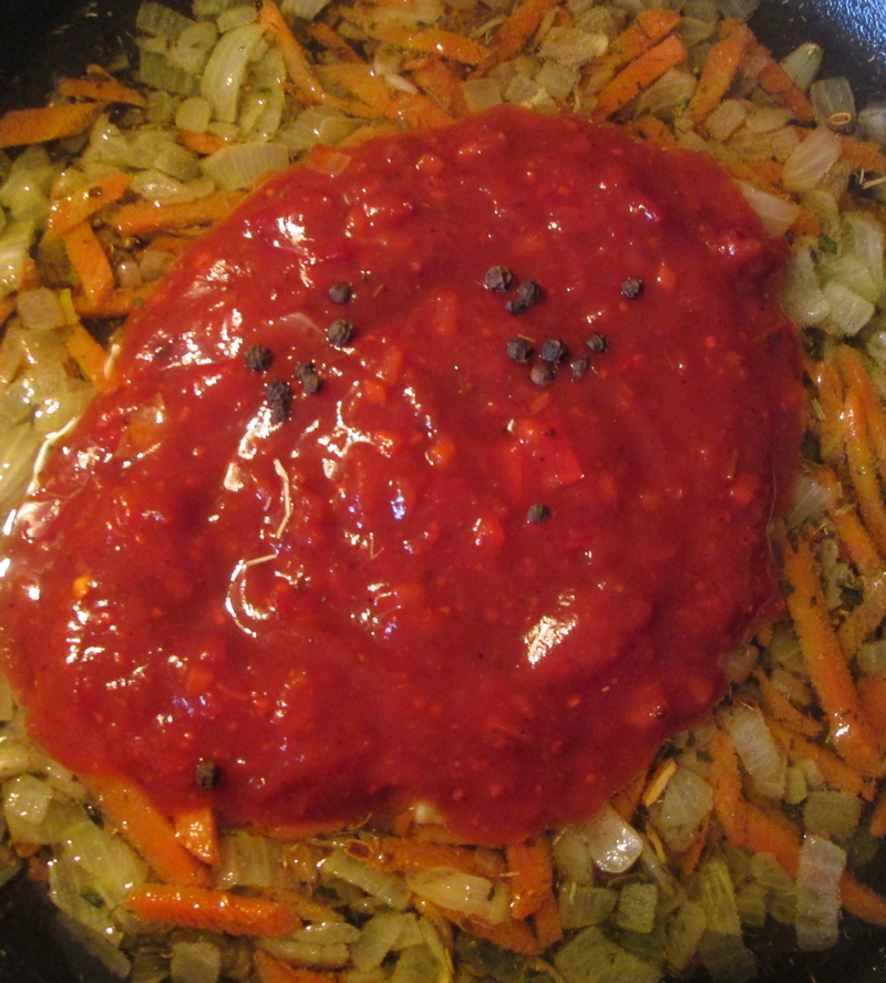 острый овощной суп - томат