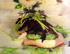 салат с копчёной курицей